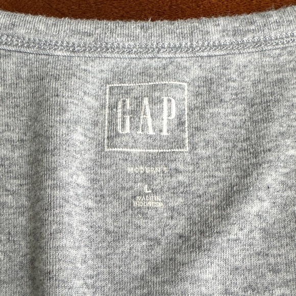 GAP -Bundle: White, Olive, and Gray Long Sleeve Tops - Picture 2 of 16